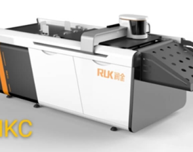 Máy cắt bế hộp giấy RUK nhanh và chính xác.